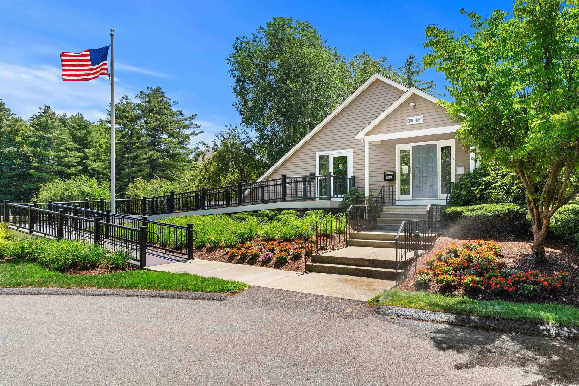 21 Foxglove Court Nashua NH 03062