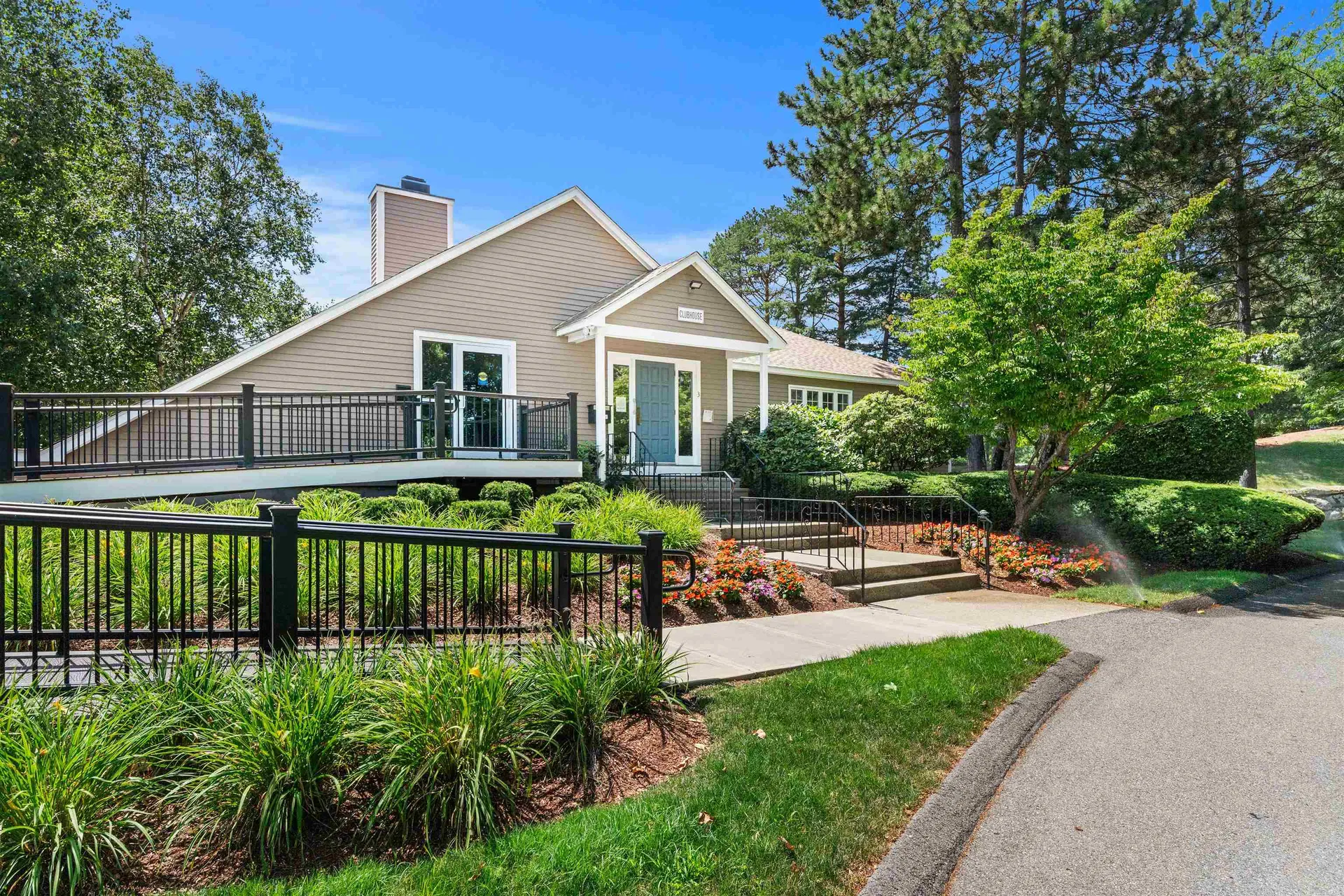 21 Foxglove Court Nashua NH 03062