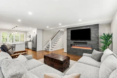 21 Foxglove Court Nashua NH 03062