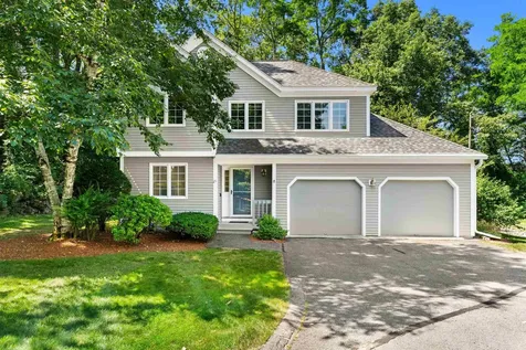 21 Foxglove Court Nashua NH 03062