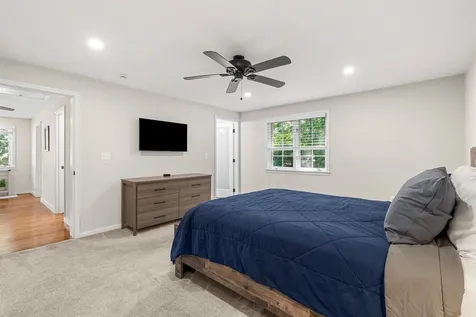 21 Foxglove Court Nashua NH 03062