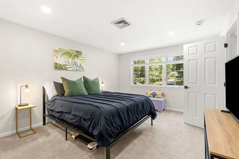 21 Foxglove Court Nashua NH 03062