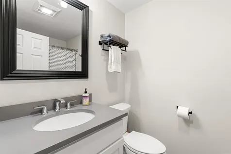 21 Foxglove Court Nashua NH 03062