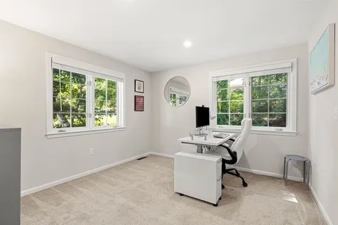 21 Foxglove Court Nashua NH 03062