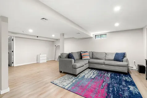 21 Foxglove Court Nashua NH 03062