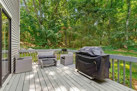 21 Foxglove Court Nashua NH 03062