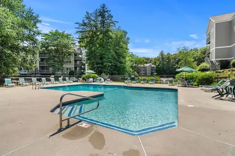 21 Foxglove Court Nashua NH 03062