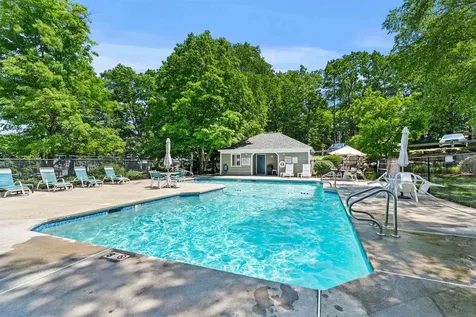 21 Foxglove Court Nashua NH 03062