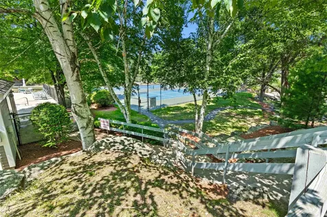 21 Foxglove Court Nashua NH 03062