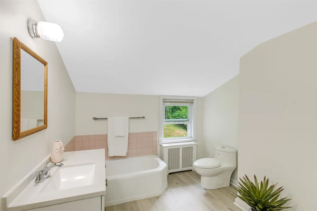 74 Pine Street Rollinsford NH 03869