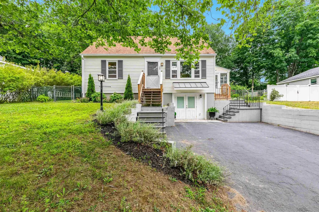 74 Pine Street Rollinsford NH 03869