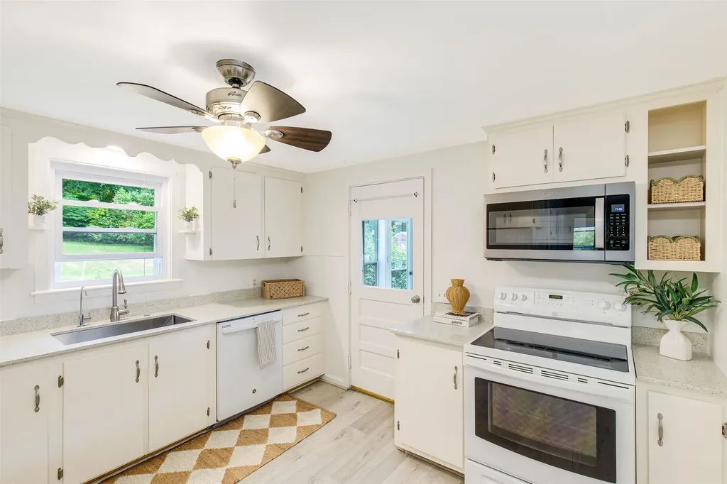 74 Pine Street Rollinsford NH 03869