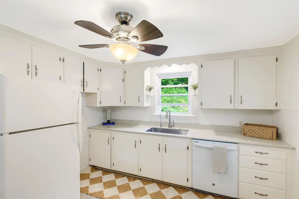 74 Pine Street Rollinsford NH 03869
