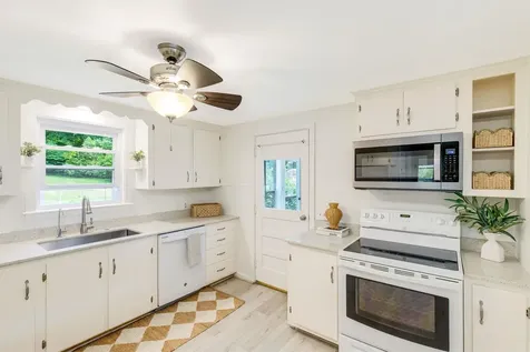 74 Pine Street Rollinsford NH 03869