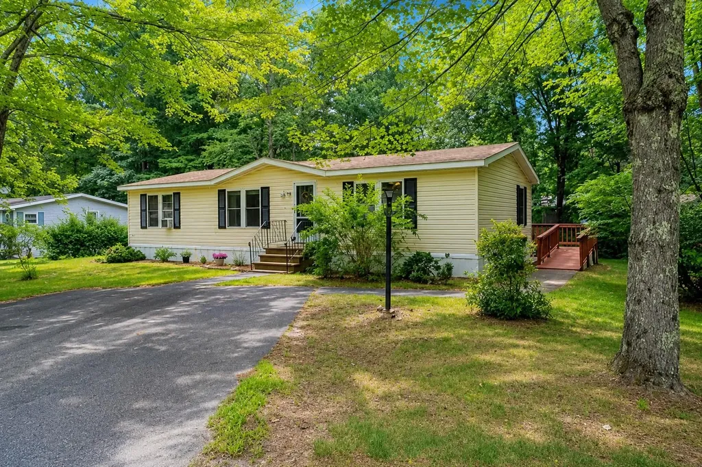 12 York Court Rochester NH 03868