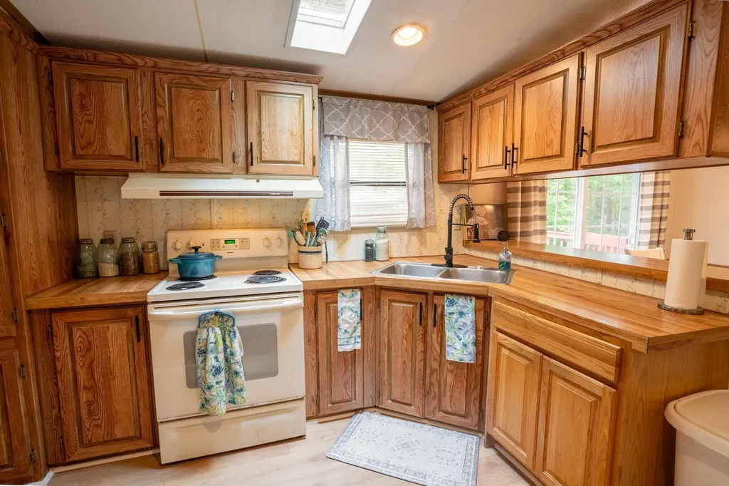 12 York Court Rochester NH 03868