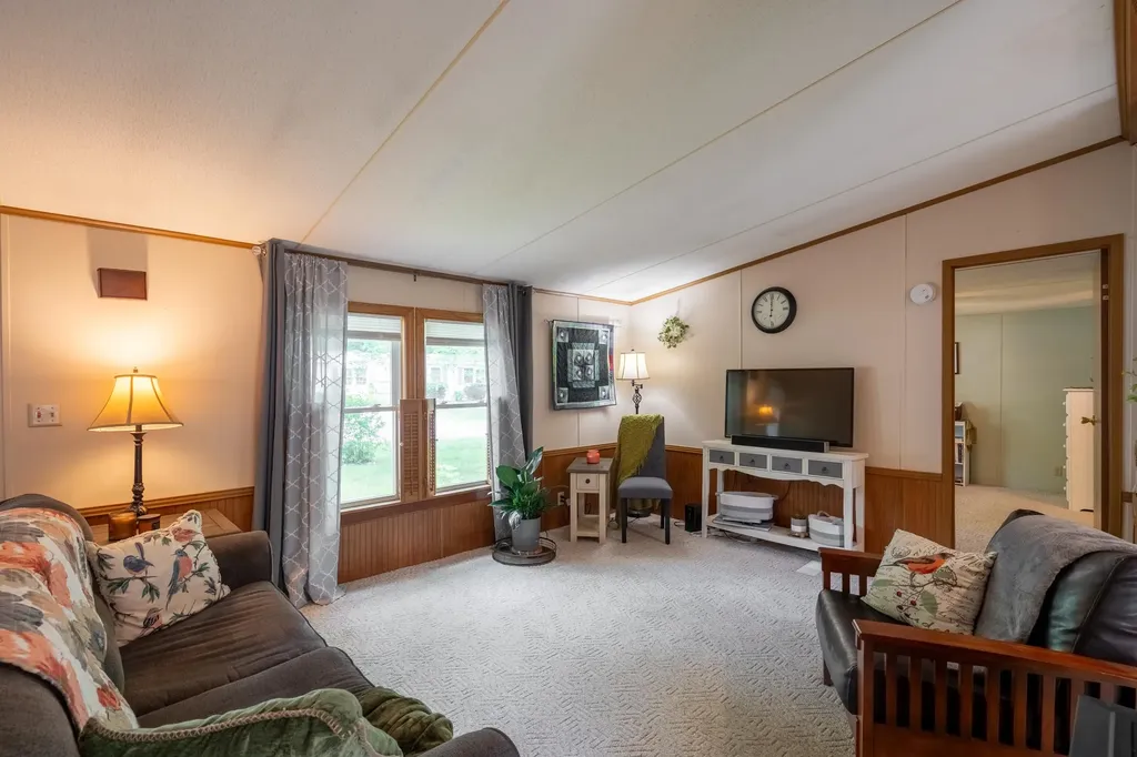 12 York Court Rochester NH 03868