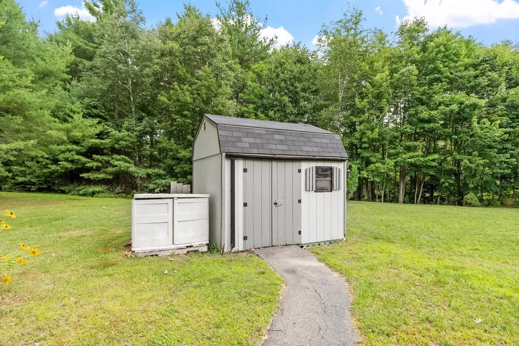 26 Country Lane Fremont NH 03044