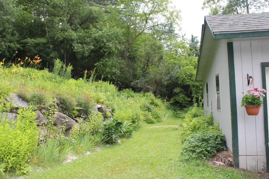 8 Holly Heights Whitefield NH 03598