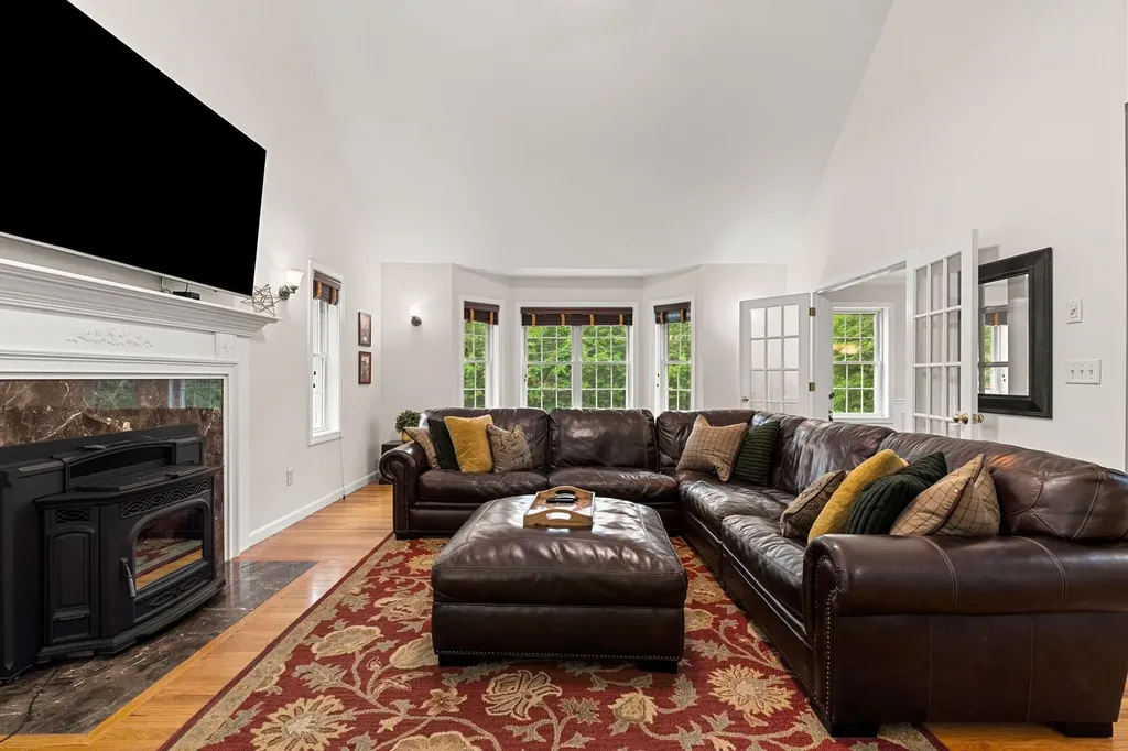 32 Hobart Hill Road Brookline NH 03033
