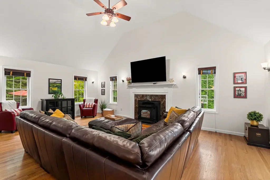 32 Hobart Hill Road Brookline NH 03033