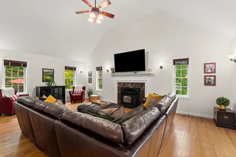 32 Hobart Hill Road Brookline NH 03033