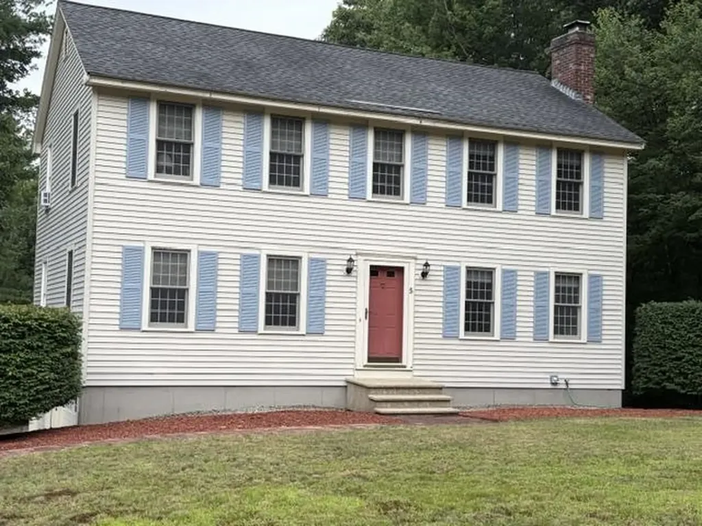 5 Mcenroe Drive Londonderry NH 03053