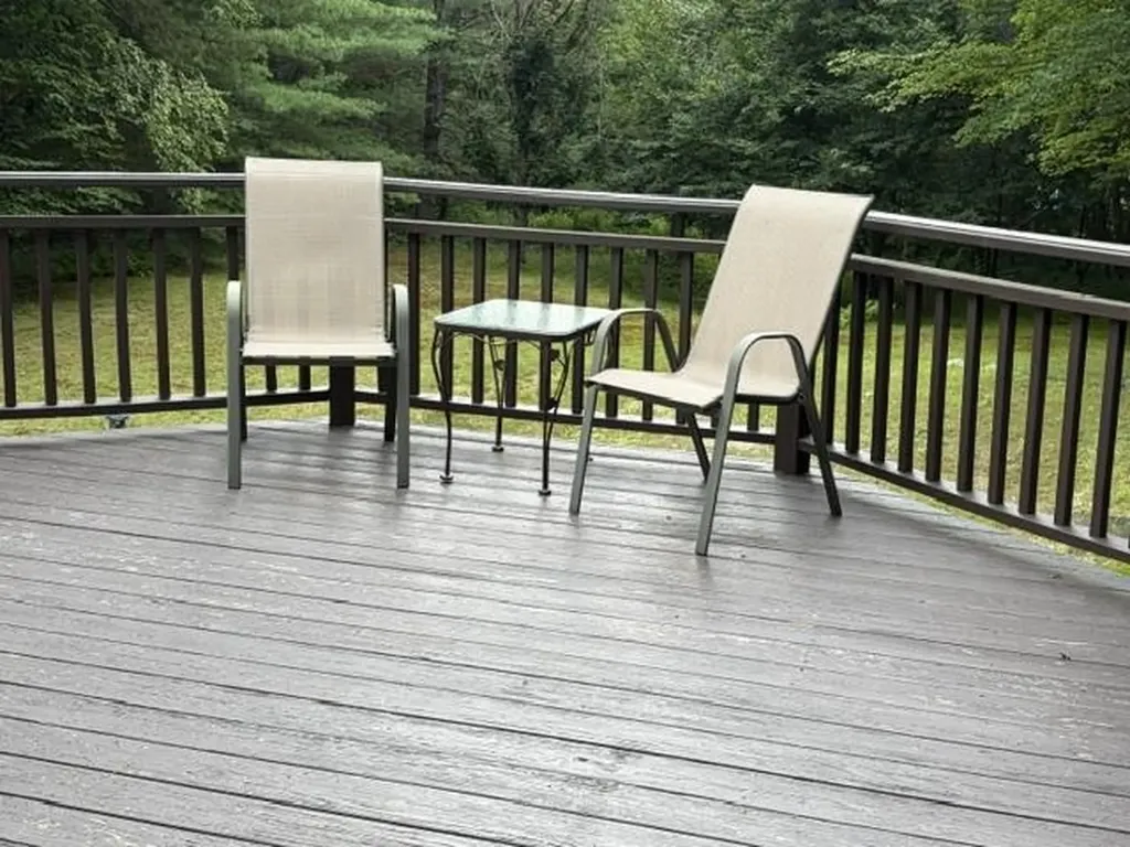 5 Mcenroe Drive Londonderry NH 03053