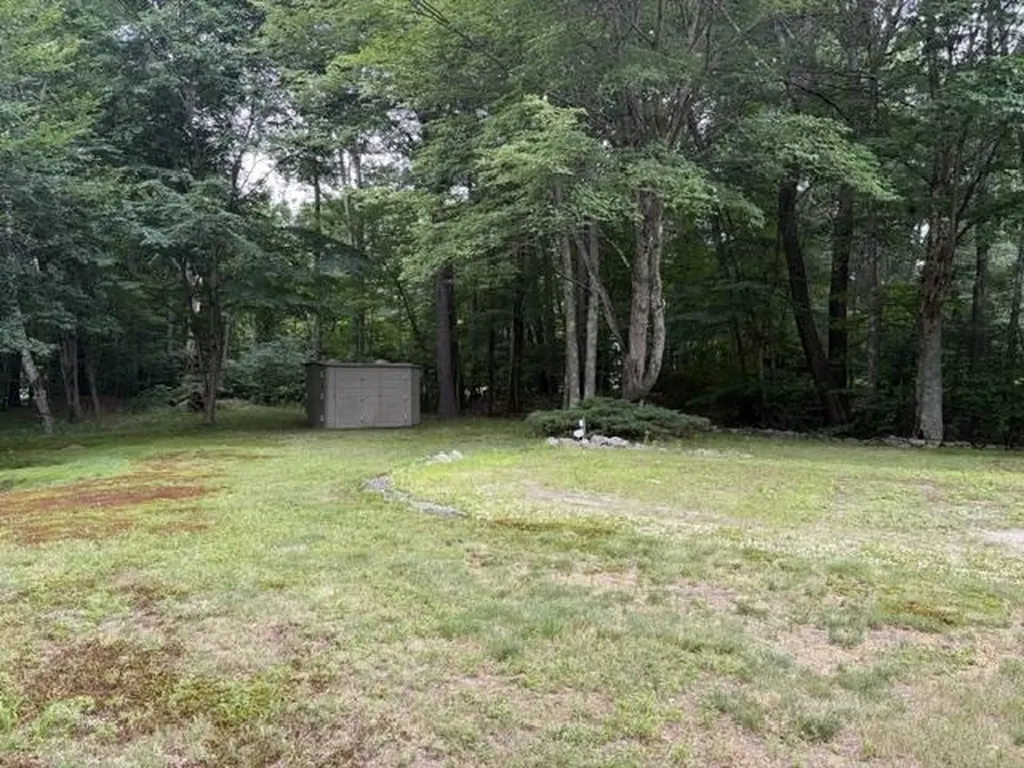 5 Mcenroe Drive Londonderry NH 03053