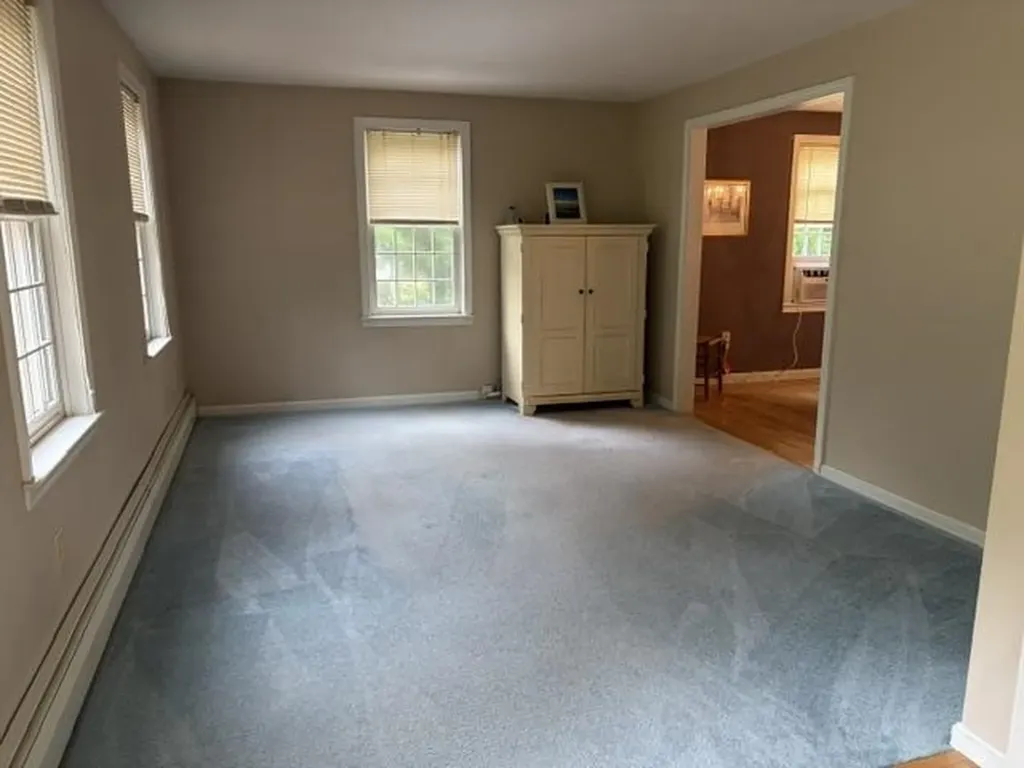 5 Mcenroe Drive Londonderry NH 03053
