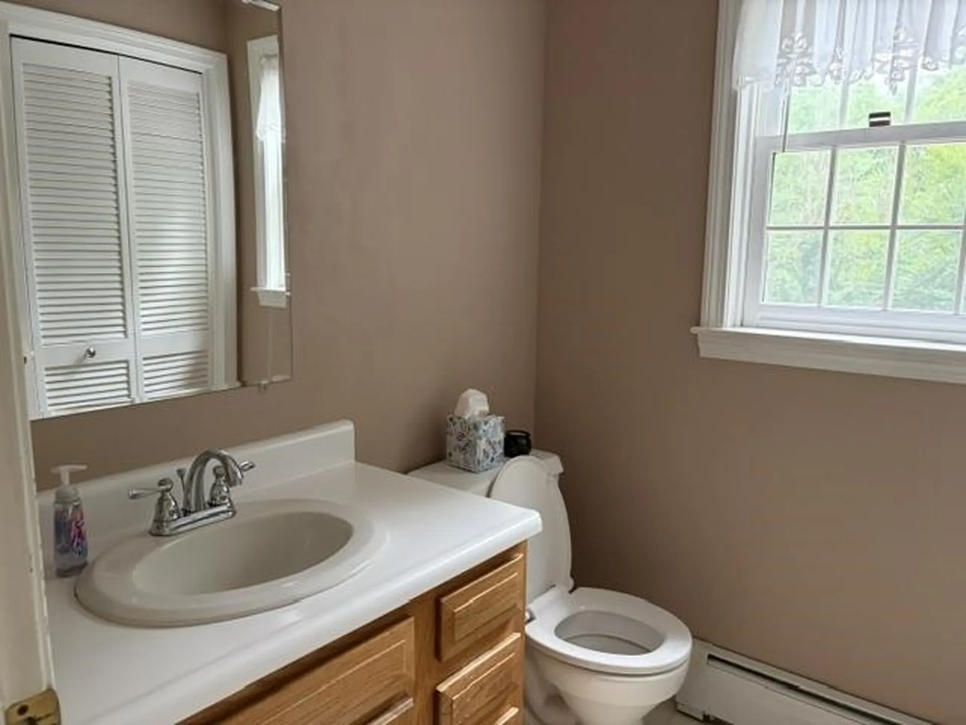 5 Mcenroe Drive Londonderry NH 03053