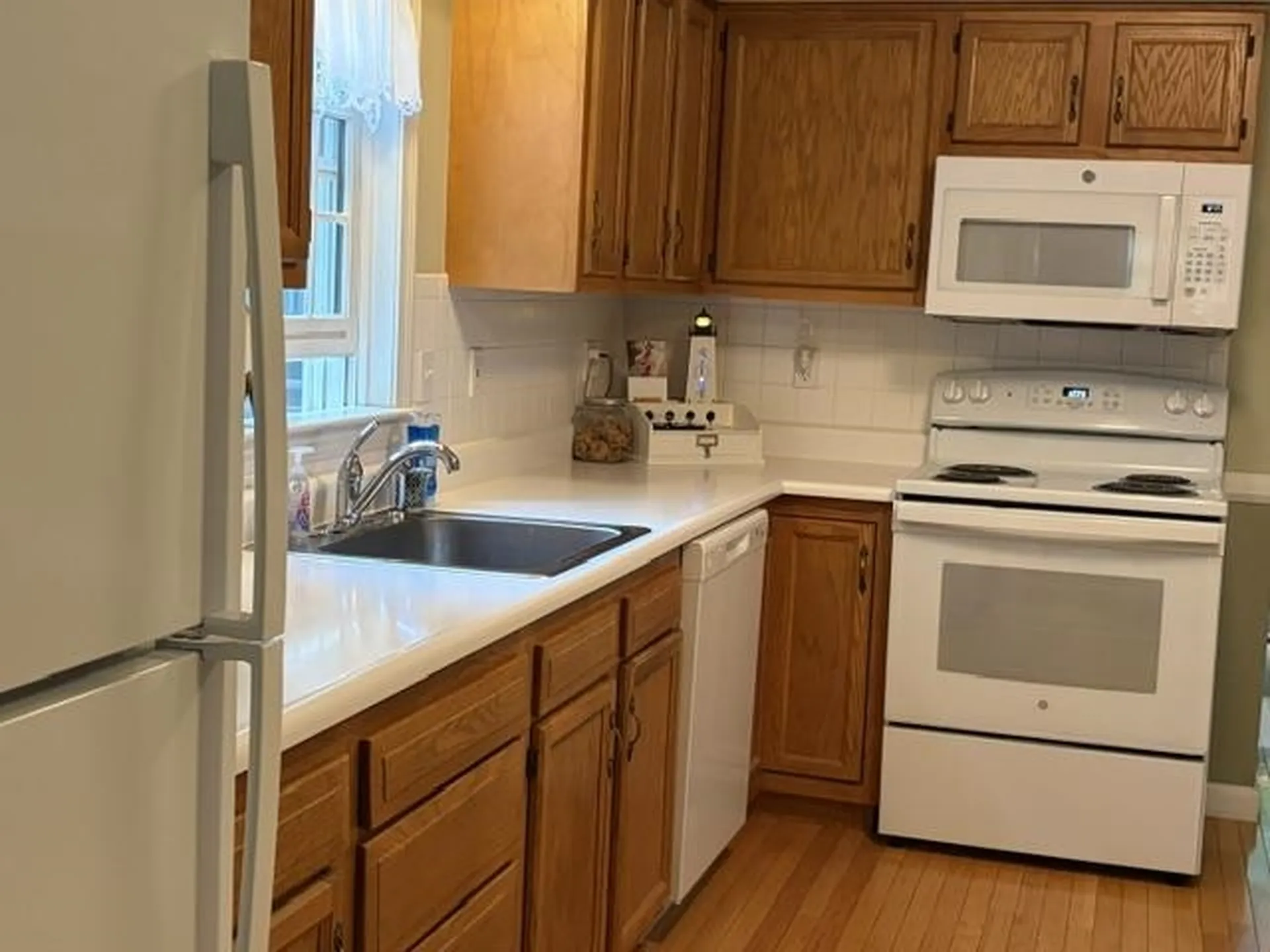 5 Mcenroe Drive Londonderry NH 03053