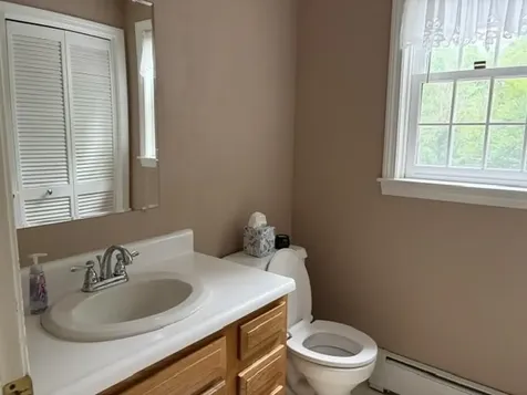 5 Mcenroe Drive Londonderry NH 03053