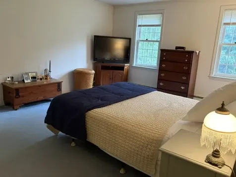 5 Mcenroe Drive Londonderry NH 03053
