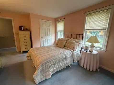 5 Mcenroe Drive Londonderry NH 03053