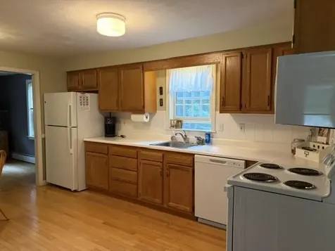 5 Mcenroe Drive Londonderry NH 03053