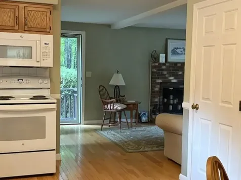 5 Mcenroe Drive Londonderry NH 03053