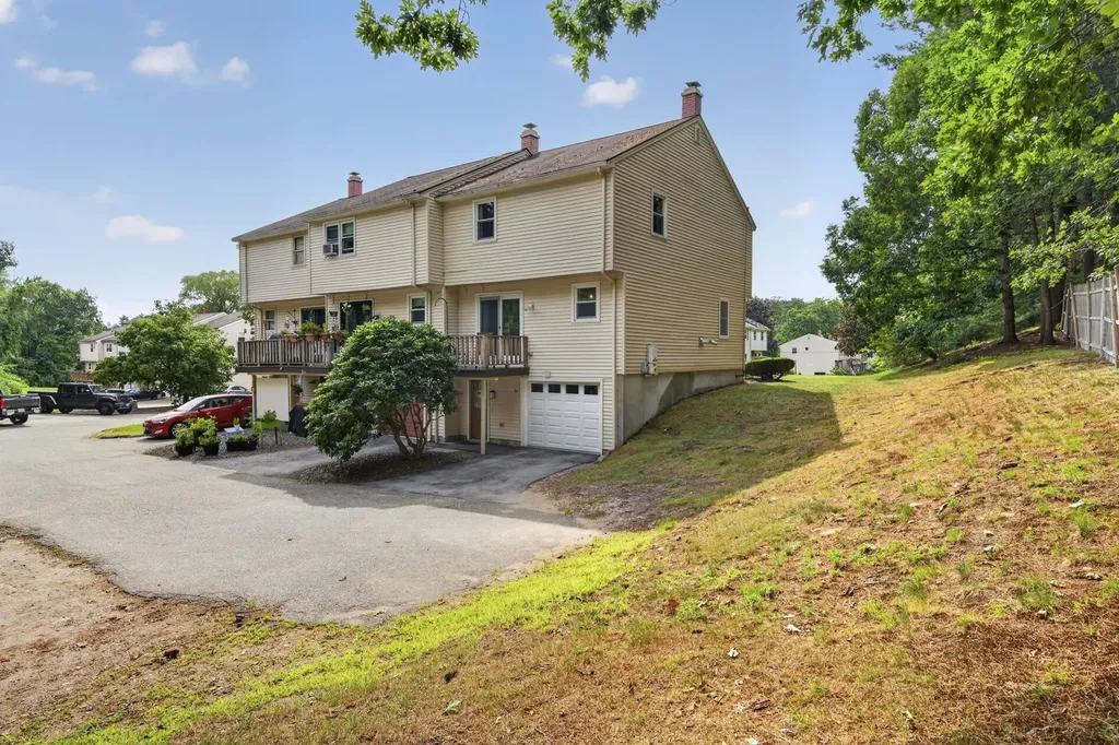 24 Stonegate Lane Derry NH 03038