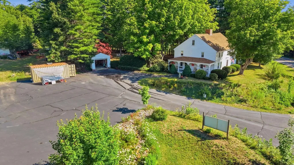 65 Chester Road Raymond NH 03077