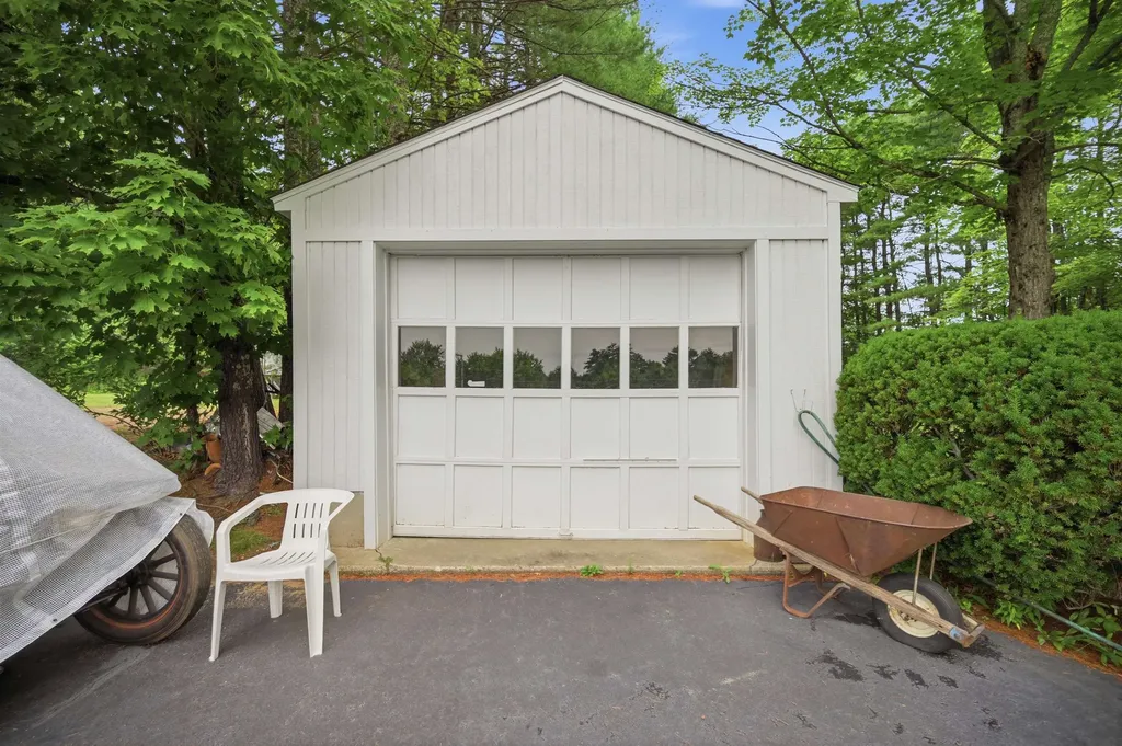 65 Chester Road Raymond NH 03077