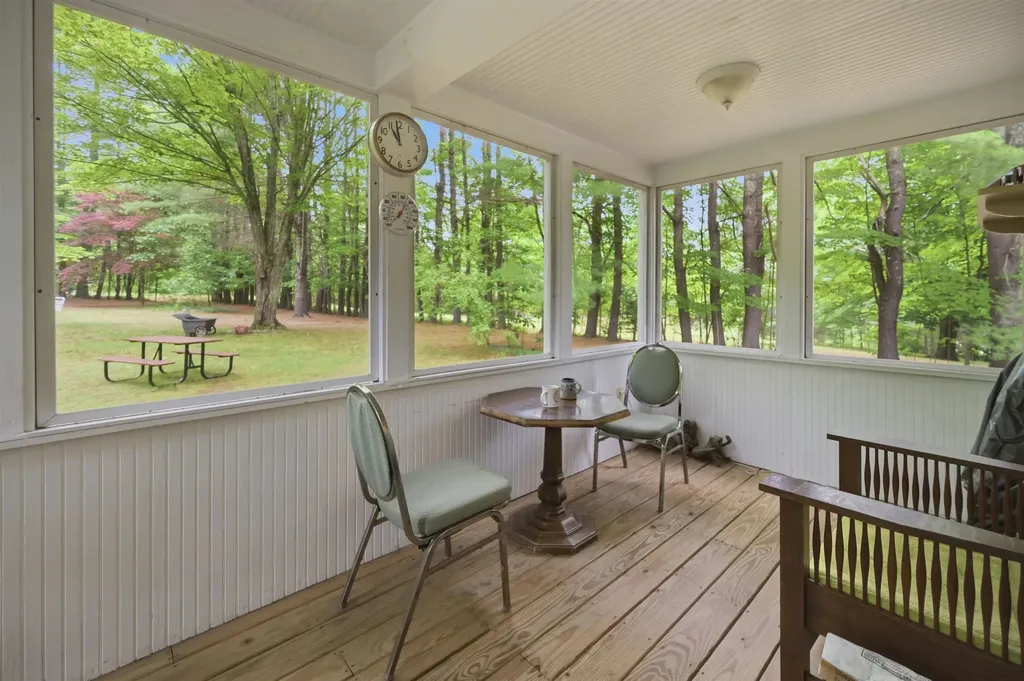 65 Chester Road Raymond NH 03077