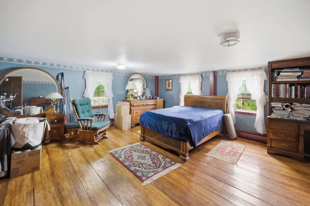 65 Chester Road Raymond NH 03077
