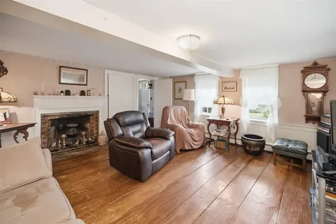 65 Chester Road Raymond NH 03077