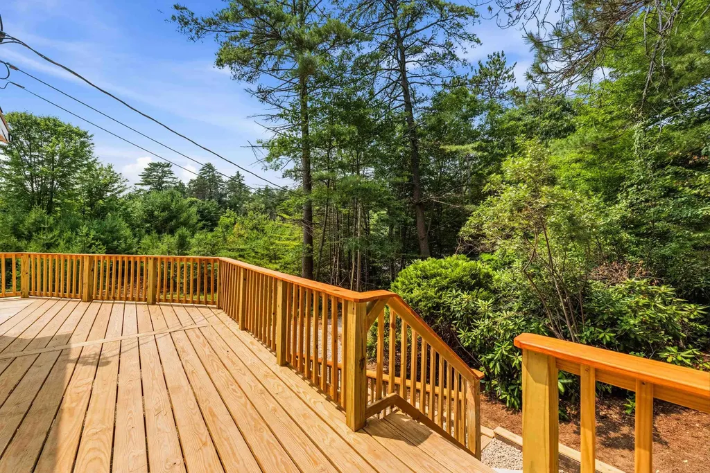 17 Fairway Drive New Hampton NH 03256