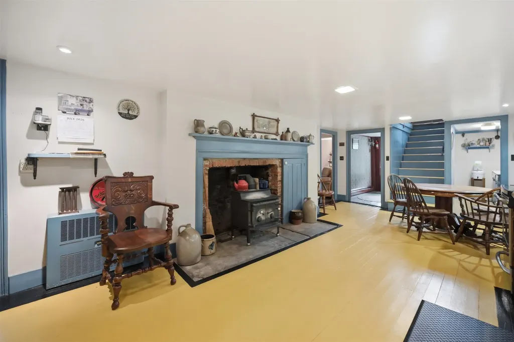 65 Chester Road Raymond NH 03077