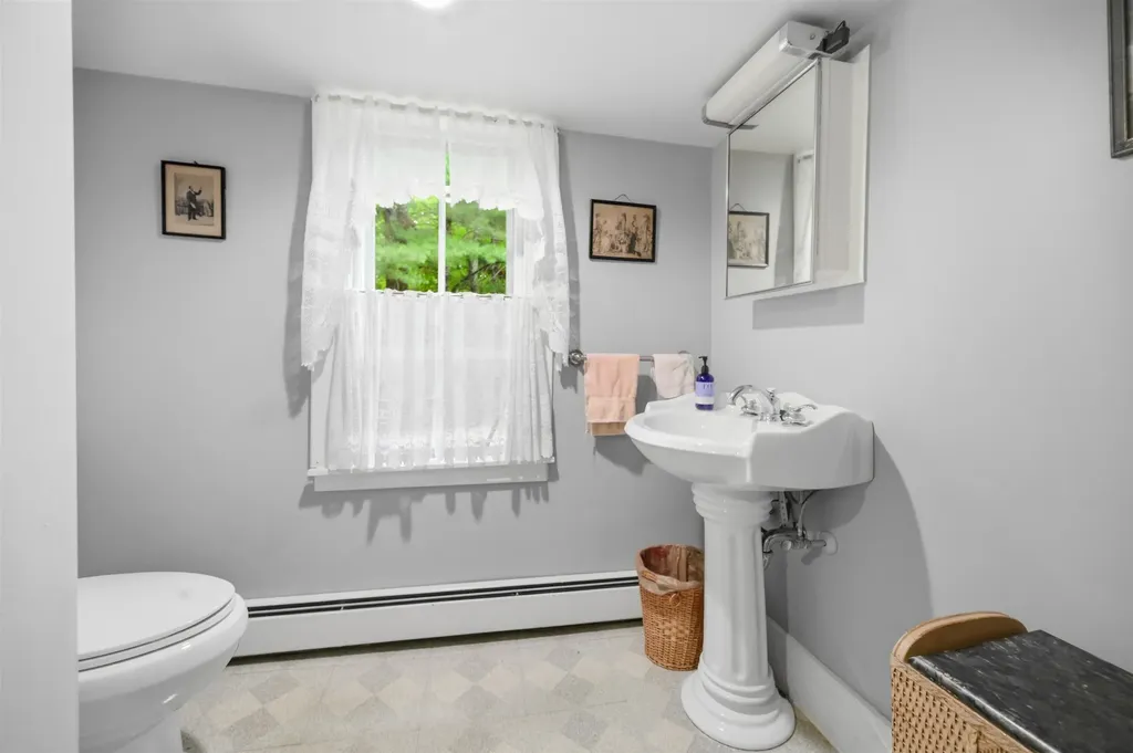 65 Chester Road Raymond NH 03077