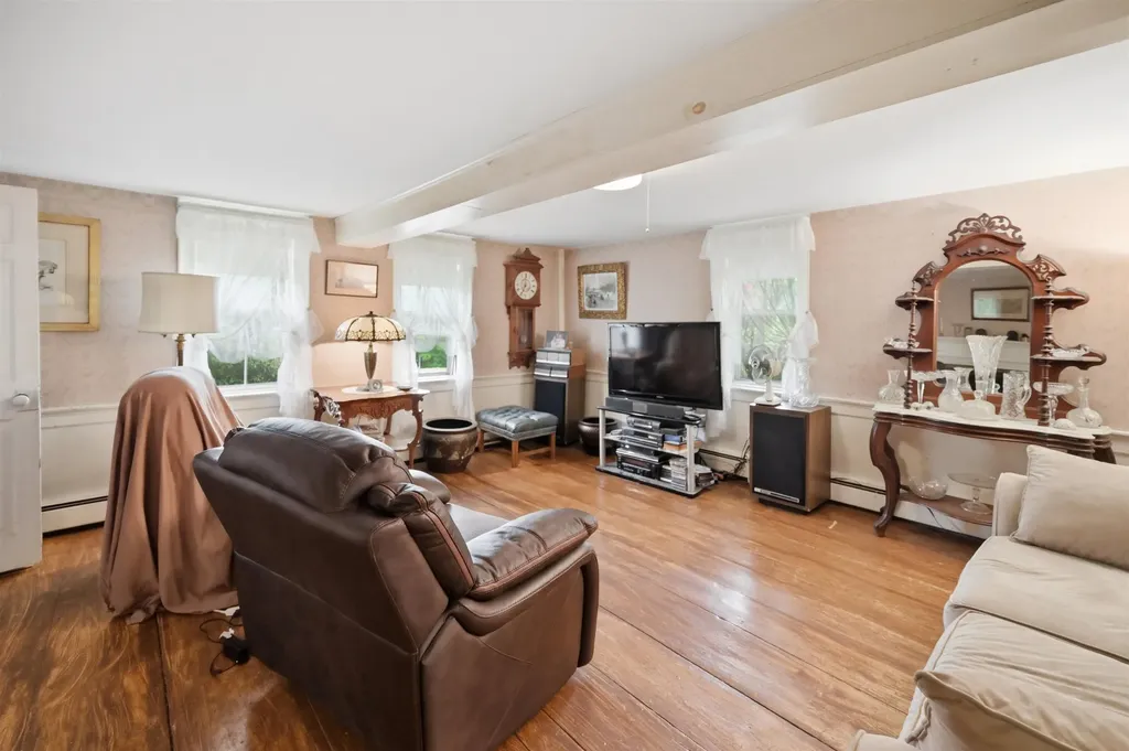65 Chester Road Raymond NH 03077
