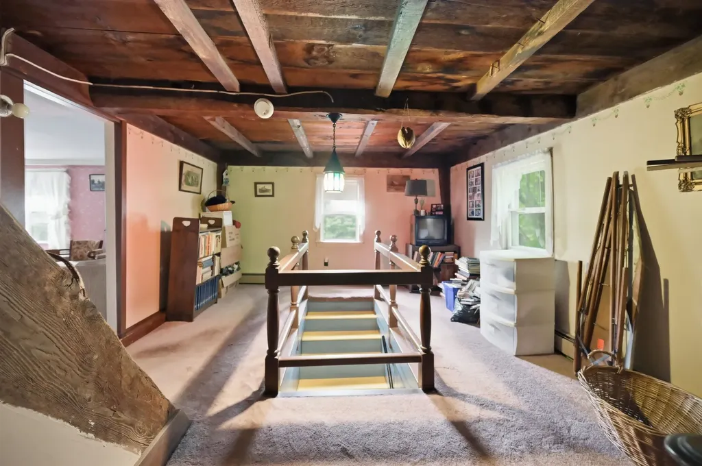 65 Chester Road Raymond NH 03077