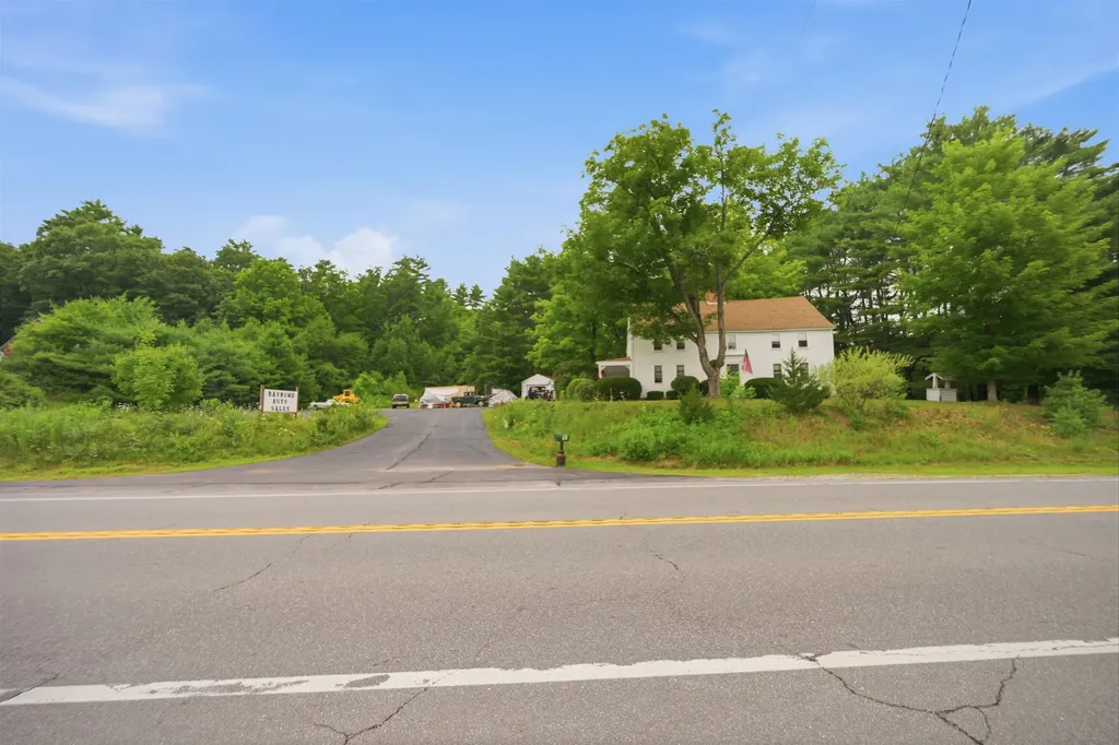 65 Chester Road Raymond NH 03077