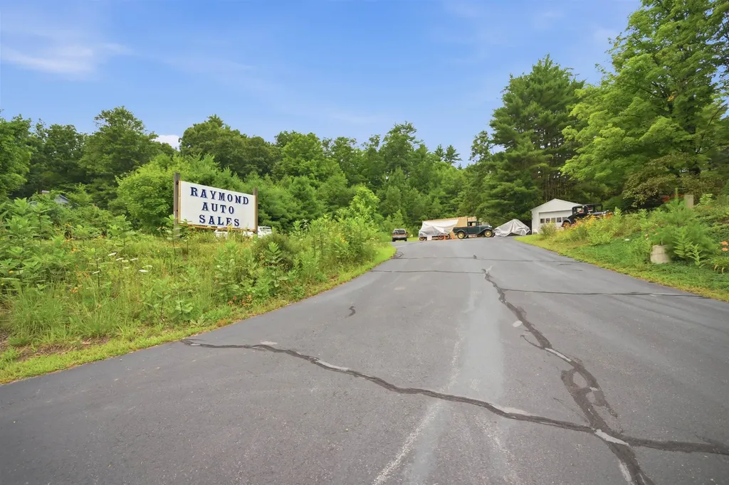 65 Chester Road Raymond NH 03077